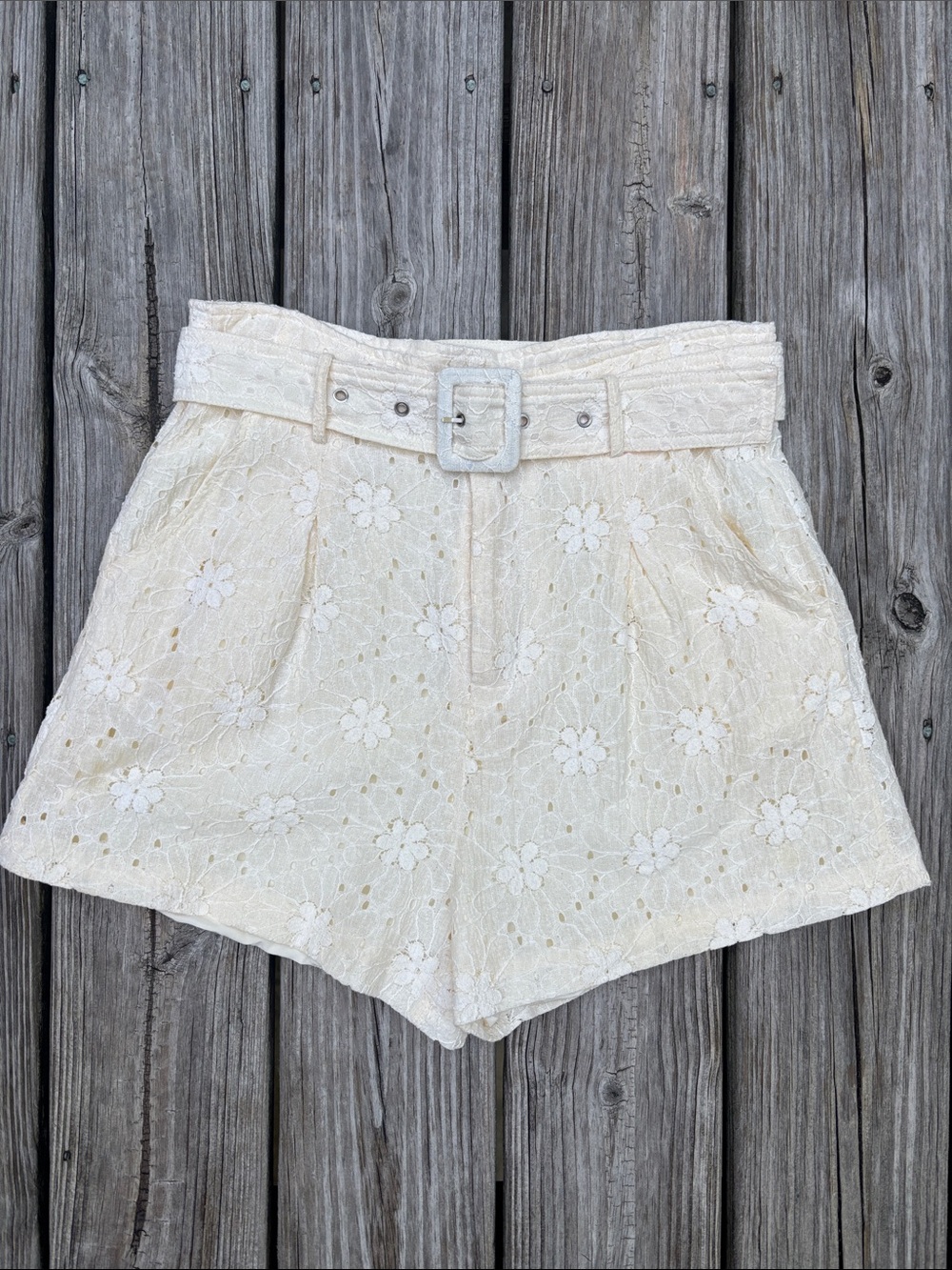ALTAR'D STATE | Cream‎ Floral Eyelet High-Waist Feminine Belted Shorts | Size L